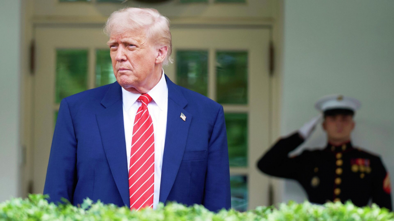 Трамп заявил, что Карлсон извинился за критику