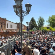 В Армянской церкви назвали вторжение в духовный центр позором