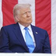 В Белом доме без объяснения причин обновили портрет Трампа