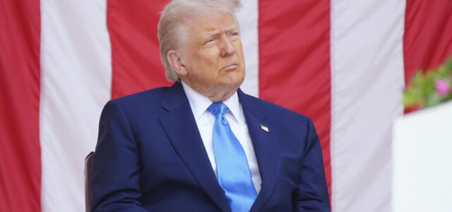 В Белом доме без объяснения причин обновили портрет Трампа