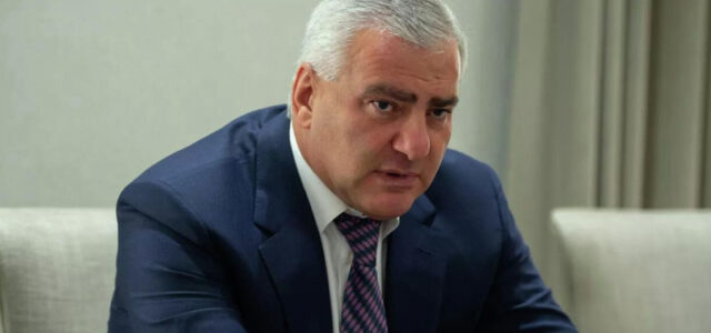 Адвокаты Робертсон и Клуни могут присоединиться к защите Карапетяна
