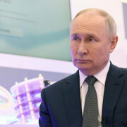 Для развития автопрома никого не нужно «тащить за уши», заявил Путин