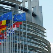 Европарламент обсудит вотум недоверия главе Еврокомиссии