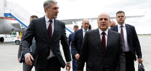 Мишустин осмотрел автомобильный пункт пропуска через госграницу с Китаем