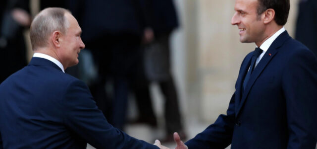 На Западе раскрыли, что стоит за разговором Путина с Макроном