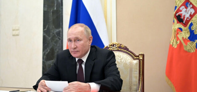 Путин поручил рассмотреть меры поддержки для экспортеров российского ПО