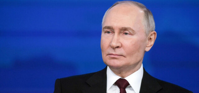 Путин сообщил, что сегодня поговорит с Трампом по телефону