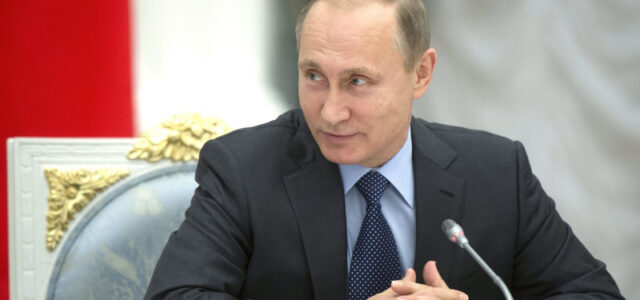 Путин вспомнил, как отстаивал необходимость сохранить автопром в 90-ые годы
