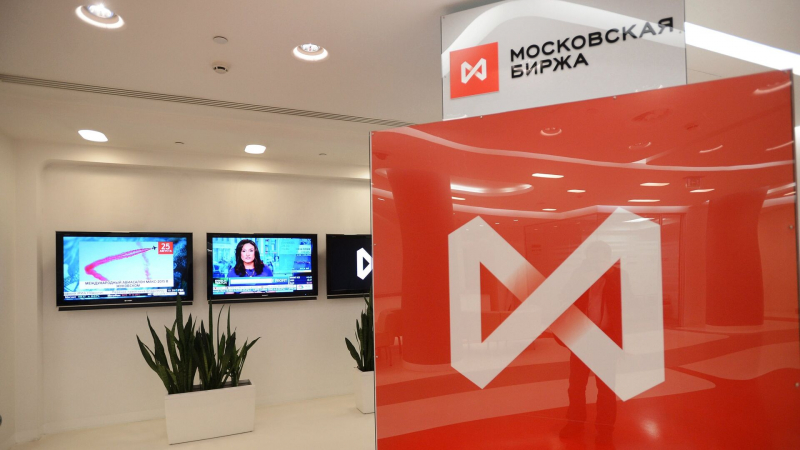 Росийский рынок акций умеренно растет в ожидании заявлений Трампа