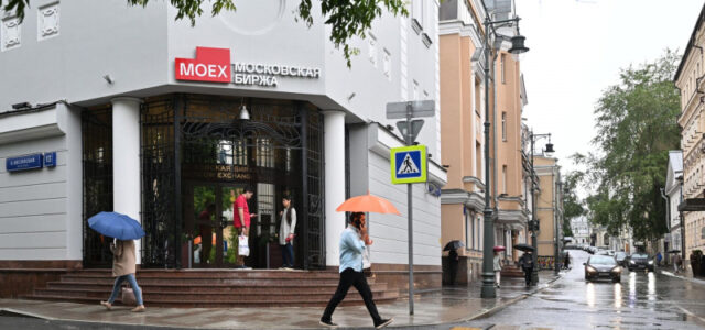 Российский рынок акций упал на 2,15 процента