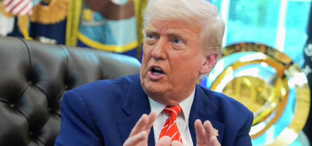 СМИ: Трамп довел США до зависимости от России