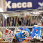 Торговые сети назвали продукты, которые подешевели сильнее всего