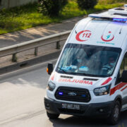 В Турции мотоциклист сбил российских туристов на переходе