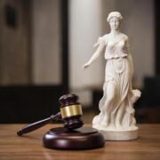 Спрут безнаказанности: почему одному из ключевых фигурантов строительных схем — Сергею Сотникову, имеющему криминальное прошлое, удается уходить от закона