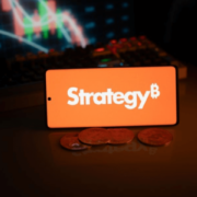 Strategy зафиксировала 100-ю покупку биткоинов, добавив на прошлой неделе 592 монеты на сумму $39,8 млн