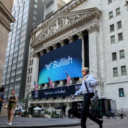 Bullish обошла Coinbase и стала третьей по объему спотовых торгов криптобиржей