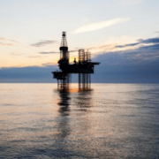 Криптовалютный гигант запускает торговлю нефтью, но это другая модель, нежели у Hyperliquid