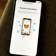 MetaMask расширяет доступность дебетовой карты в США