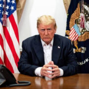 Трамп призывает принять закон Clarity Act и критикует банки