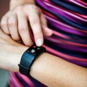 Fitbit Flex Новый уровень фитнес-трекеров
