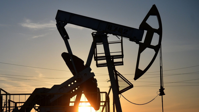 Цена нефти Brent опустилась ниже 65 долларов за баррель