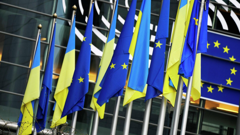 Еврокомиссия рассматривает возможность продолжения помощи Украине