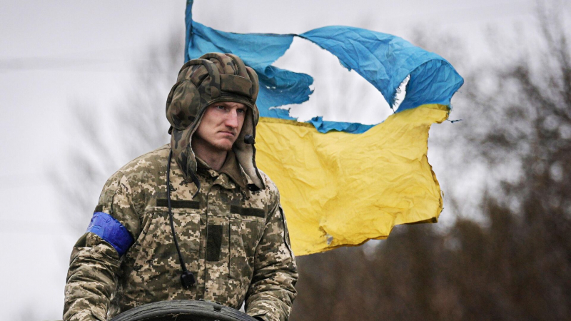 Киев теряет территории из-за зацикленности на пиаре, пишут СМИ