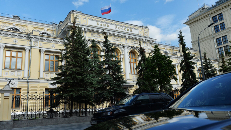 Назван среднемесячный доход служащего Банка России