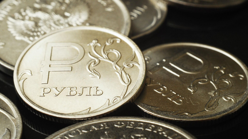 Названа самая подорожавшая за полгода валюта в мире