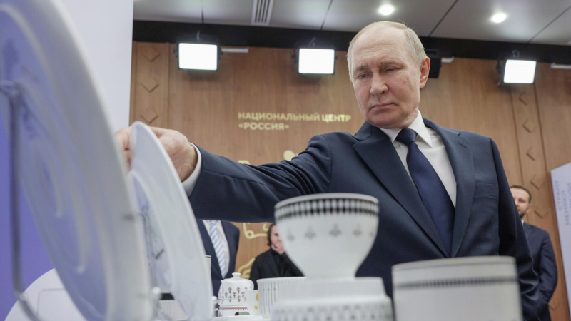 Путин поддержал идею о творческих лабораториях на предприятиях