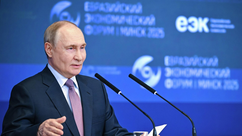 Путин рассказал, в каких инфраструктурных проектах России помог банк ЕАЭС