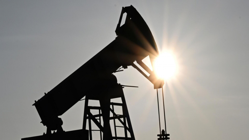 Восемь стран ОПЕК+ увеличат предельный уровень добычи нефти в июне